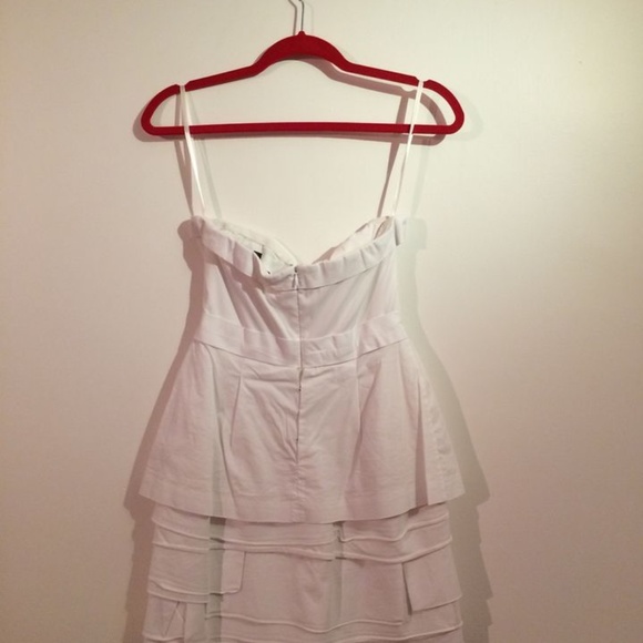 BCBG white dress, size 4US never worn - Picture 4 of 5